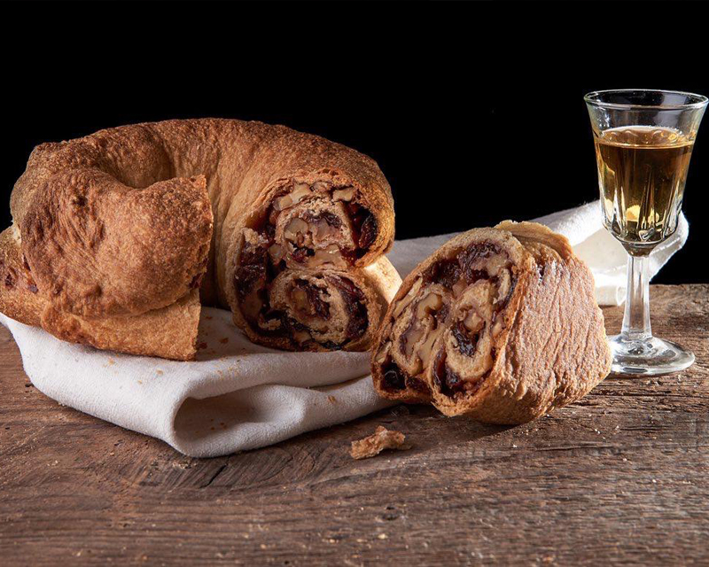La pitta 'mpigliata è un dolce tipico calabrese san giovanni in fiore